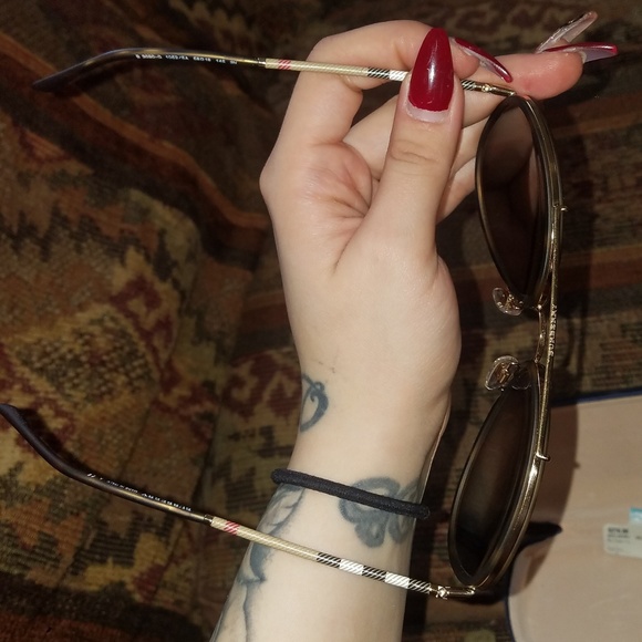 Burberry sunglasses - Picture 3 of 4